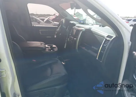 2017 Ram 1500 Laramie 4X4 5'7 Box z USA, uszkodzony, nr VIN 1C6RR7NT0HS740888